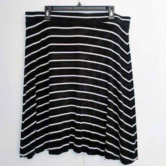 AVA AND VIV Black and White Striped A- Line Skirt - Picture 2 of 4